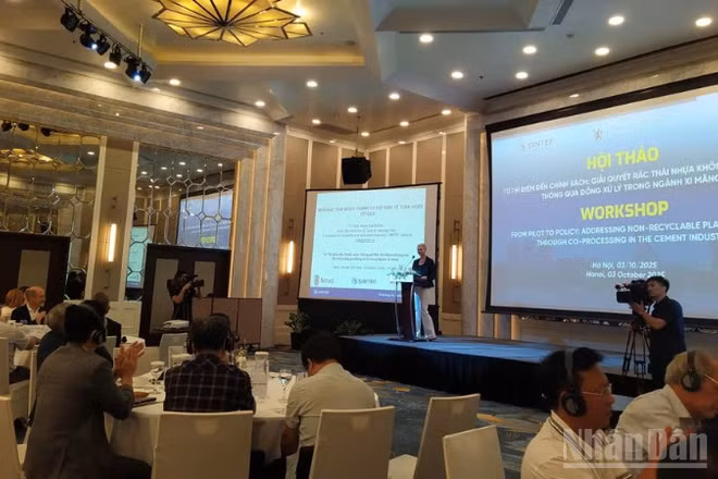 Bà Hilde Solbakken, Đại sứ Na Uy tại Việt Nam phát biểu khai mạc hội nghị.