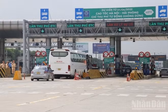 Ảnh minh họa: Trạm thu phí không dừng trên cao tốc Hà Nội-Hải Phòng.