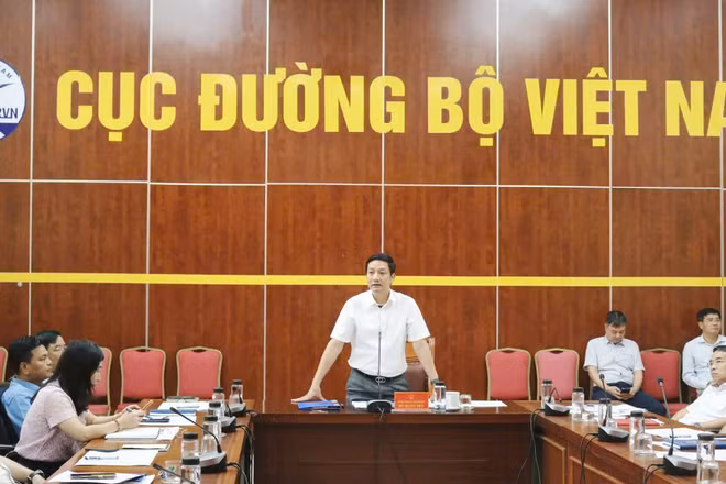 Xác định chuyển đổi số phải tạo ra giá trị thực chất, Cục trưởng Cục Đường bộ Việt Nam Bùi Quang Thái yêu cầu các đơn vị triển khai song hành nhiều nhiệm vụ. (Ảnh: Cục Đường bộ Việt Nam)