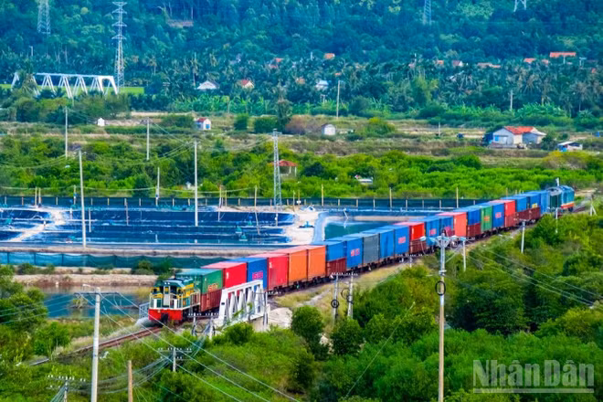 Bộ Xây dựng sẽ kiểm tra chặt chẽ hoạt động vận chuyển hàng trên tuyến đường sắt bắc-nam.