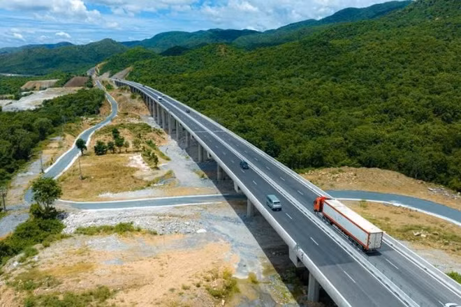 Cao tốc bắc-nam phía đông đoạn qua địa phận tỉnh Hà Tĩnh.