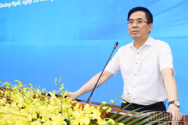 Chủ tịch Ủy ban nhân dân tỉnh Quảng Ngãi Nguyễn Hoàng Giang cam kết tỉnh Quảng Ngãi tiếp tục hành động quyết liệt, đẩy mạnh cải cách hành chính, cải thiện môi trường đầu tư kinh doanh, với tinh thần đồng hành cùng doanh nghiệp.