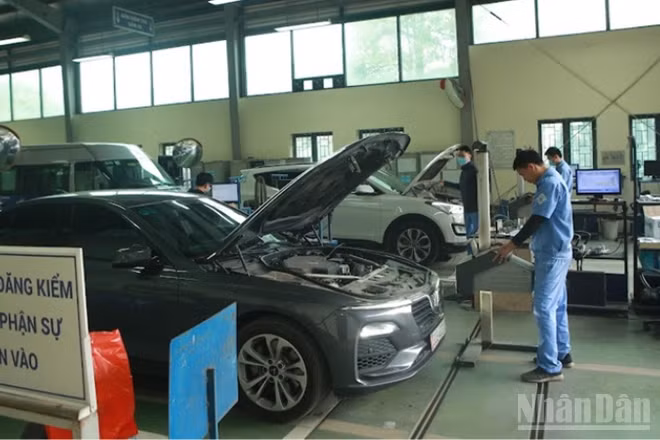 Hình ảnh tại 1 trung tâm đăng kiểm xe cơ giới.