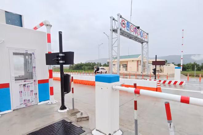 Các trạm thu phí không dừng đã sẵn sàng cơ sở hạ tầng bảo đảm thu phí đúng, đủ. (Ảnh: Cục Đường bộ Việt Nam)