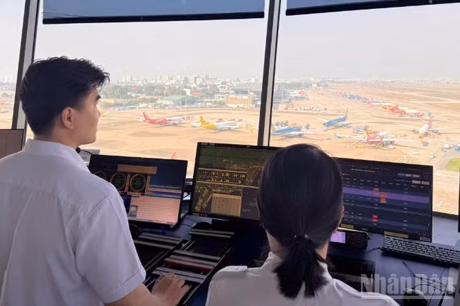Tổng công ty Quản lý bay Việt Nam (VATM) đã điều hành an toàn 26.771 chuyến bay trong các ngày cao điểm dịp nghỉ lễ từ 25-27/4 và 30/4-4/5/2026.