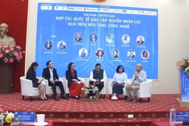 Các đại biểu tham dự tọa đàm "Hợp tác quốc tế đào tạo nguồn nhân lực dựa trên nền tảng công nghệ".