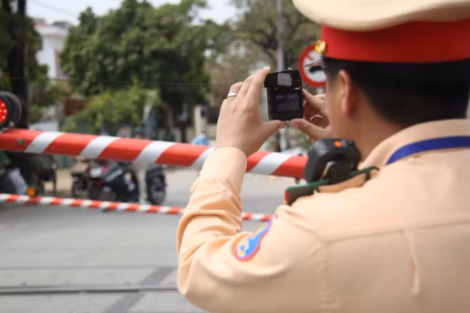 Ngày 15/5/2026, Nghị định số 81/2026/NĐ-CP chính thức được áp dụng, người tham gia giao thông cố tình vi phạm an toàn đường sắt sẽ bị xử phạt.