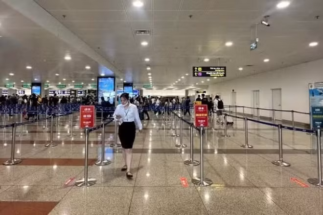 Phân làn nhập cảnh tại Cảng hàng không quốc Nội Bài. (Ảnh: Cảng hàng không quốc tế Nội Bài)