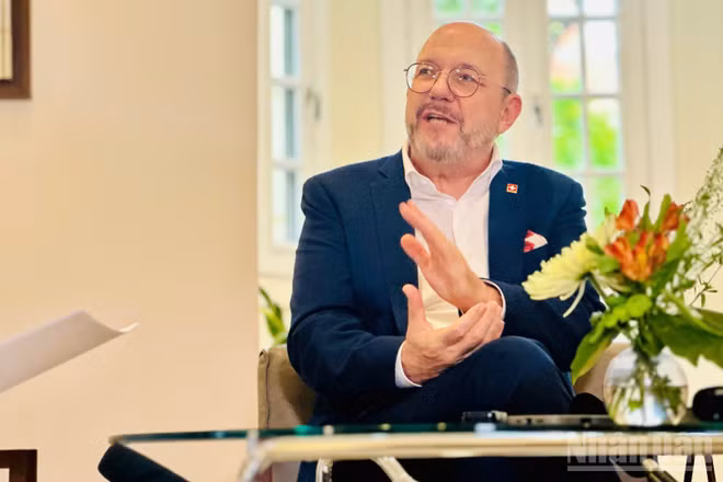 Ngài Thomas Gass, Đại sứ Đặc mệnh Toàn quyền Liên bang Thụy Sĩ tại Việt Nam. Ảnh: Đại sứ quán Thụy Sĩ cung cấp.