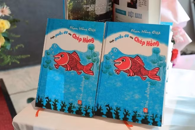 Tập sách đồng thoại "Cuộc phiêu du của Chép Hồng" là món quà nhiều ý nghĩa hướng tới Ngày Quốc tế thiếu nhi 1/6.