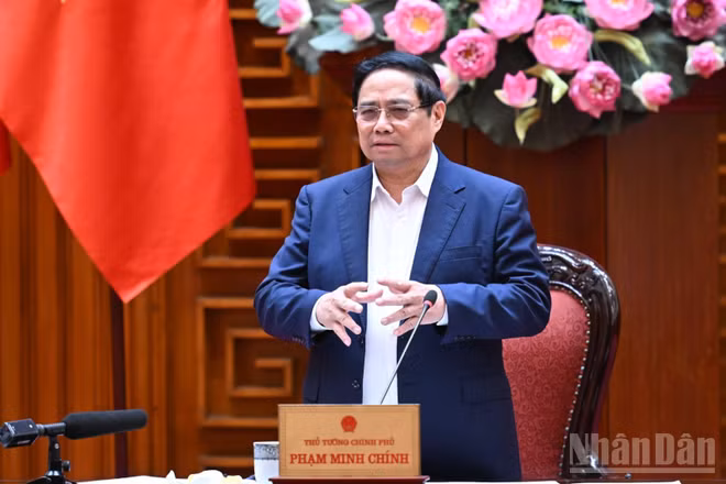Thủ tướng Phạm Minh Chính phát biểu chỉ đạo tại buổi làm việc với Bộ Quốc phòng và các bộ, ngành liên quan.