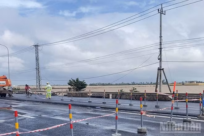 Lực lượng chức năng cấm lưu thông 1 chiều tại Km1339+300 thuộc Quốc lộ 1