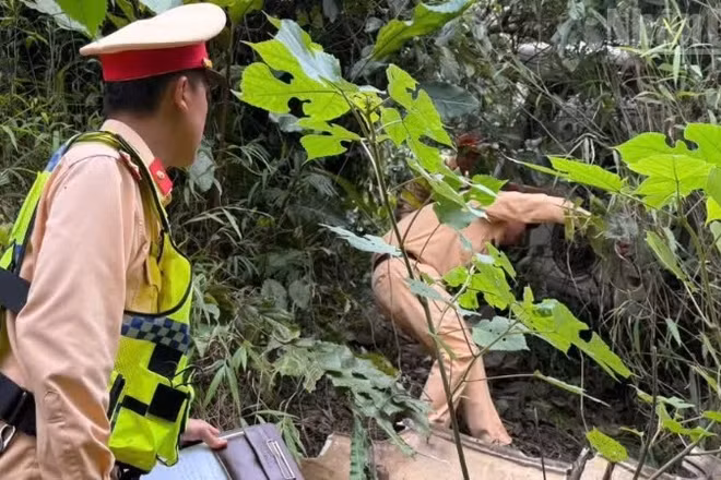 Ngay sau khi tiếp nhận thông tin, Phòng Cảnh sát giao thông, Công an tỉnh Sơn La và các lực lượng chức năng đã có mặt tại hiện trường.