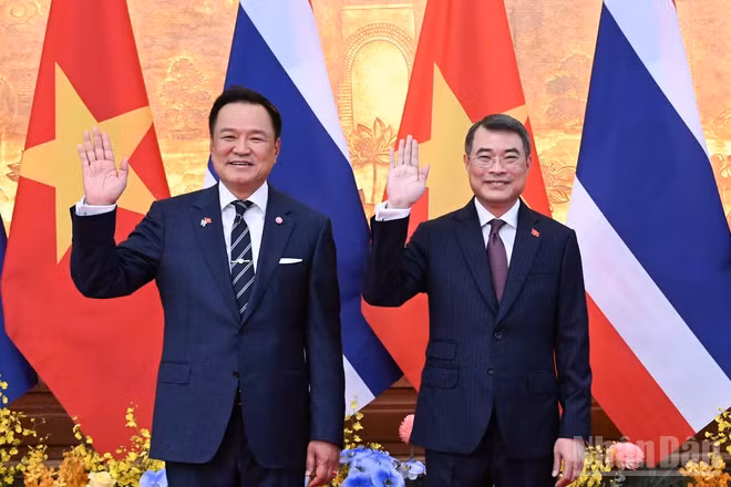 Thủ tướng Lê Minh Hưng và Thủ tướng Vương quốc Thái Lan Anutin Charnvirakul.