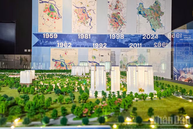 Mô hình tại triển lãm công bố Quy hoạch tổng thể Thủ đô tầm nhìn 100 năm.