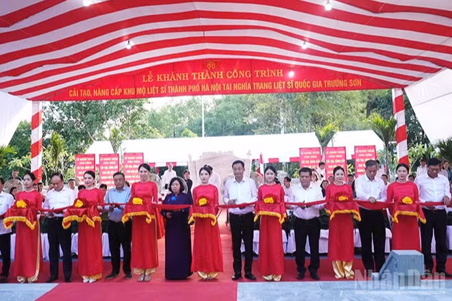 Nghi lễ khánh thành Dự án Cải tạo, nâng cấp Khu mộ liệt sĩ thành phố Hà Nội tại Nghĩa trang Liệt sĩ quốc gia Trường Sơn.