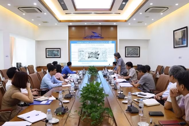 Hình ảnh tại cuộc họp thẩm định, thống nhất thiết kế và nội dung khắc trên bức phù điêu thuộc dự án “Nhà truyền thống và Bảo quản hiện vật lịch sử Đường sắt Việt Nam”. (Ảnh: VNR)