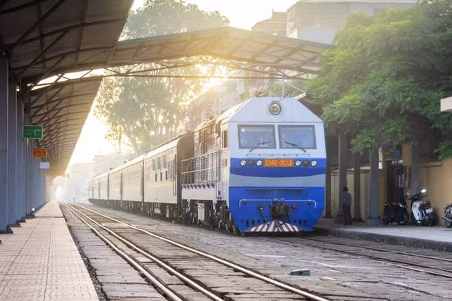 Tàu liên vận MR2 tại ga Gia Lâm (Hà Nội). (Ảnh: VRN)