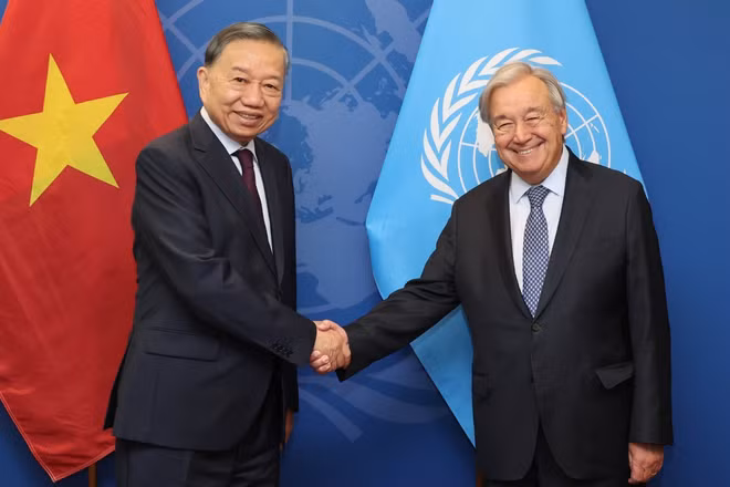 Tổng Bí thư, Chủ tịch nước Tô Lâm gặp Tổng Thư ký Liên hợp quốc António Guterres. (Ảnh: Thống Nhất/TTXVN)