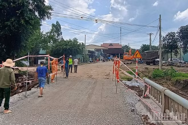 Các tuyến đường bị ảnh hưởng do bão số 13 đều đã được khắc phục hậu quả, hiện giao thông trên toàn quốc đã thông suốt. Tuy nhiên, các đơn vị vẫn tiếp tục xử lý vá nền, bồi lấp sạt lở để bảo đảm an toàn giao thông.