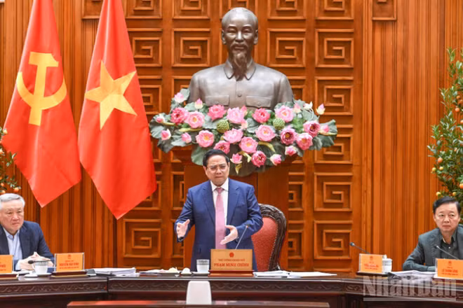 Thủ tướng Chính phủ Phạm Minh Chính chủ trì cuộc họp của Thường trực Chính phủ về các giải pháp bảo đảm cung ứng xăng dầu. (Ảnh: Trần Hải)