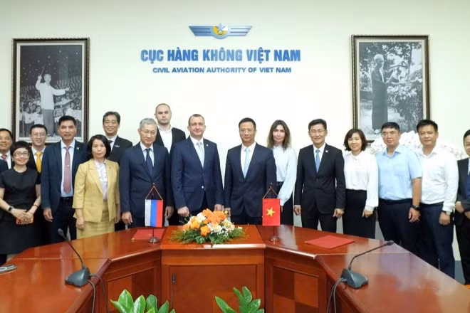 Đoàn làm việc của Cục Hàng không Việt Nam và đoàn công tác của Bộ Giao thông vận tải Liên bang Nga tại buổi làm việc diễn ra tại Hà Nội, chiều 24/9. (Ảnh: Cục Hàng không Việt Nam)