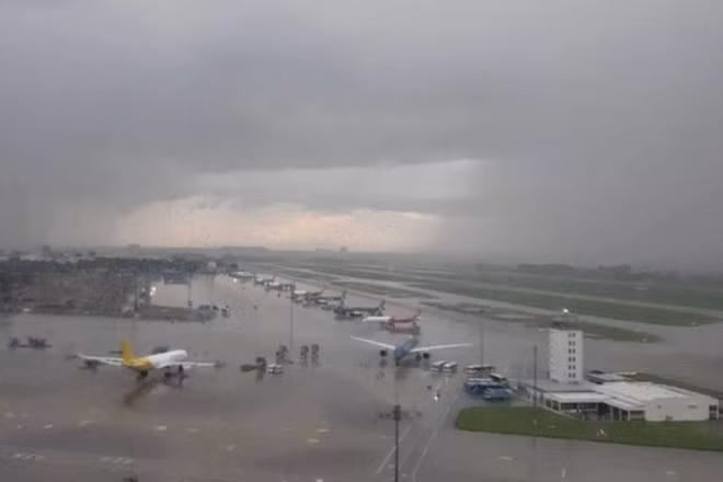 Cục Hàng không Việt Nam yêu cầu các cơ quan, đơn vị trong toàn ngành hàng không, chủ động triển khai các biện pháp ứng phó với diễn biến phức tạp của bão số 5. (Ảnh: Cục Hàng không Việt Nam)