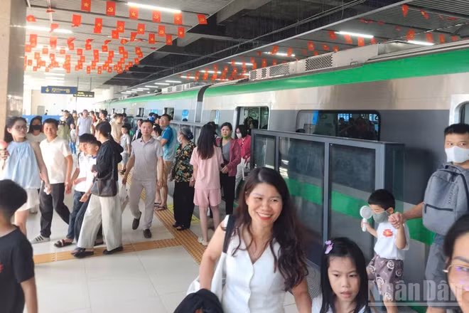 Hơn 408.000 lượt hành khách sử dụng hai tuyến metro trong 5 ngày nghỉ lễ cho thấy nhu cầu đi lại bằng đường sắt đô thị tại Hà Nội đang ở mức cao trong những thời điểm có lượng người và phương tiện di chuyển lớn.