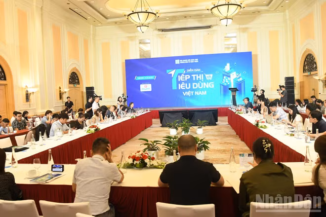 Diễn đàn tiếp thị và tiêu dùng Việt Nam 2025: Động lực tăng trưởng và thách thức.