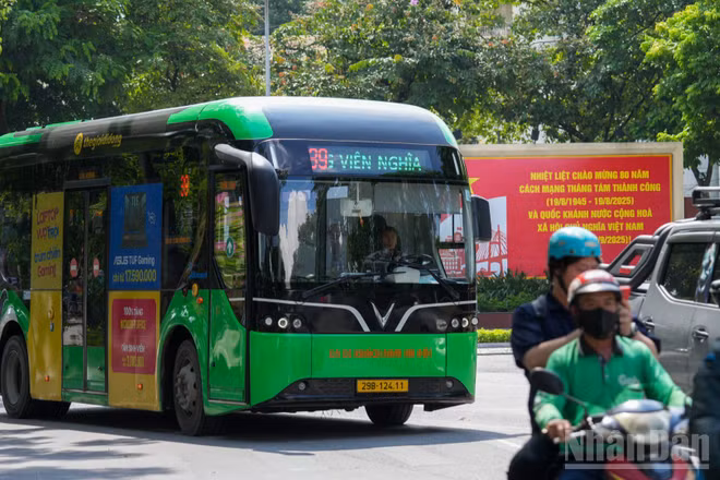 Nghị định số 218/2026/NĐ-CP của Chính phủ nhấn mạnh việc ưu tiên phát triển vận tải hành khách công cộng bằng xe buýt tại tất cả các tỉnh thành phố trên cả nước.