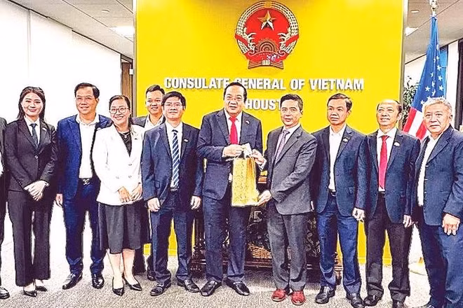 Đoàn công tác tỉnh Tây Ninh làm việc với Trường HCC Central College để tìm hiểu mô hình đào tạo tiên tiến.