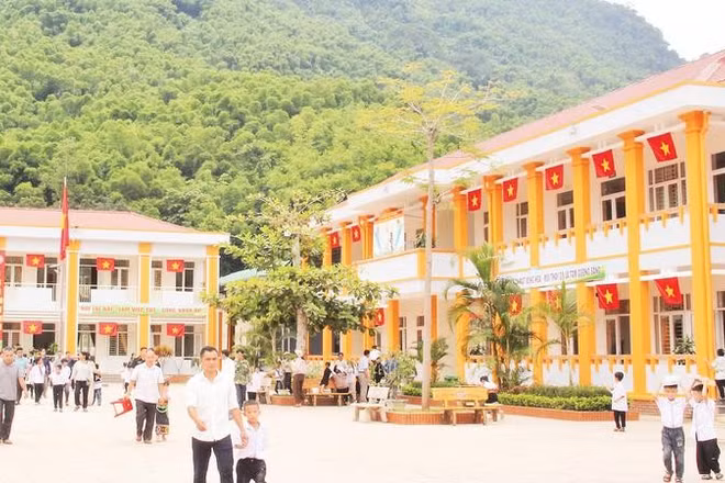 Một góc Trường phổ thông nội trú liên cấp xã Sơn Thủy vừa đưa vào sử dụng.