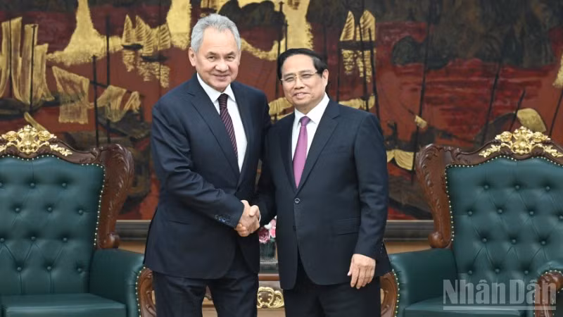Thủ tướng Chính phủ Phạm Minh Chính và Đại tướng Sergei Shoigu, Thư ký Hội đồng An ninh Liên bang Nga. (Ảnh: Trần Hải)