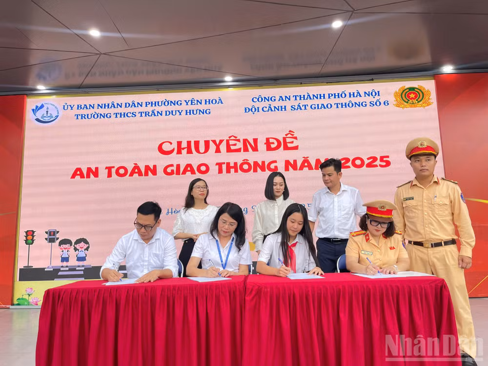 ndo_br_dai-dien-4-ben-ky-cam-ket-dam-bao-atgt-nam-hoc-2025-2026.jpg