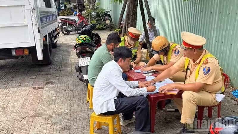 Phòng Cảnh sát giao thông Công an thành phố Đà Nẵng huy động 100% quân số bảo đảm trật tự an toàn giao thông trong dịp nghỉ lễ.