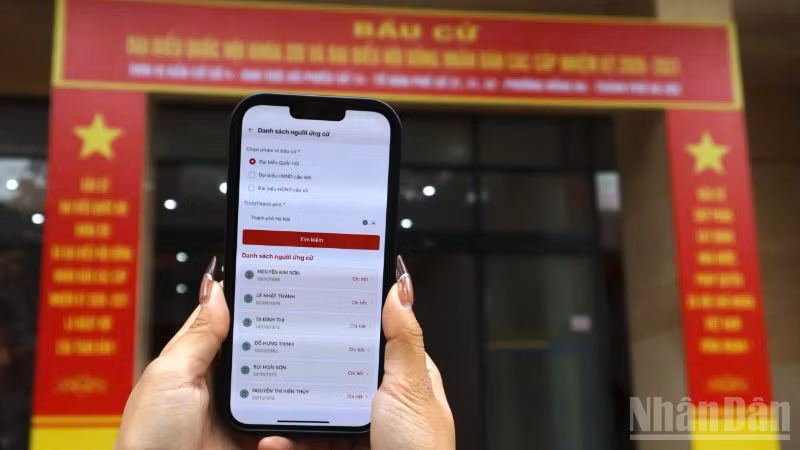 Việc đi bầu cử được người trẻ lan tỏa rộng rãi trên nền tảng số. (Ảnh: ANH DUY)