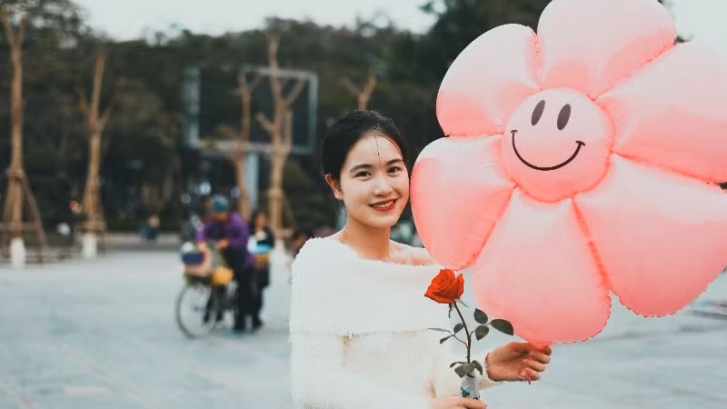 Những bông hoa xinh xắn thường là lựa chọn tốt để tặng phụ nữ ngày 8/3. (Ảnh: NQMC)