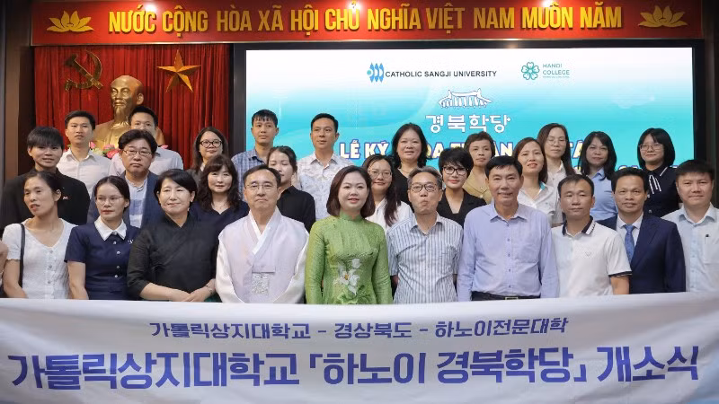 Chương trình "Gyeongbuk học" trang bị kỹ năng thích ứng thông qua các khóa tìm hiểu về văn hóa, lối sống Hàn Quốc.