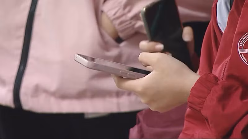 Đa số Gen Z cập nhật thông tin bầu cử qua mạng xã hội.