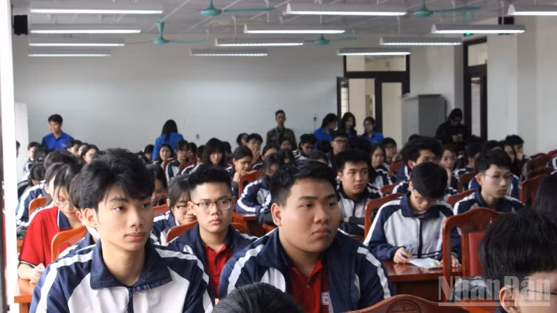 Kỳ bầu cử sắp tới nhận được nhiều sự quan tâm và mong đợi của các bạn trẻ.