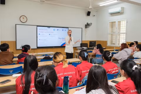 Các hoạt động trực tiếp trong khuôn khổ dự án diễn ra từ ngày 6-16/10 tại các trường phổ thông và đại học hàng đầu của Việt Nam. (Ảnh: XUÂN HƯNG)