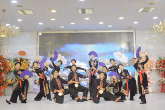 Nhiều tác phẩm nghệ thuật xuất sắc ra đời từ Trại sáng tác được trình diễn tại buổi lễ.