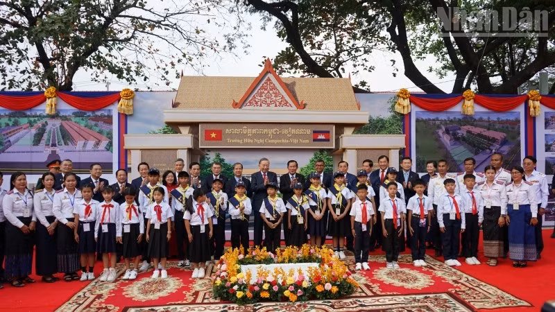 Tổng Bí thư Tô Lâm cùng Đoàn đại biểu cấp cao Việt Nam và Chủ tịch Đảng Nhân Dân Campuchia, Chủ tịch Thượng viện Campuchia Hun Sen dự Lễ khởi công xây dựng Trường Hữu nghị Campuchia-Việt Nam tại Phnom Penh tháng 2/2026. (Ảnh: ĐINH TRƯỜNG)