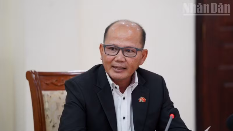 ndo_tr_uch-leang.jpg