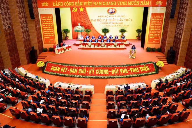 Đại hội Đảng bộ tỉnh Phú Thọ lần thứ I có 500 đại biểu tham dự.