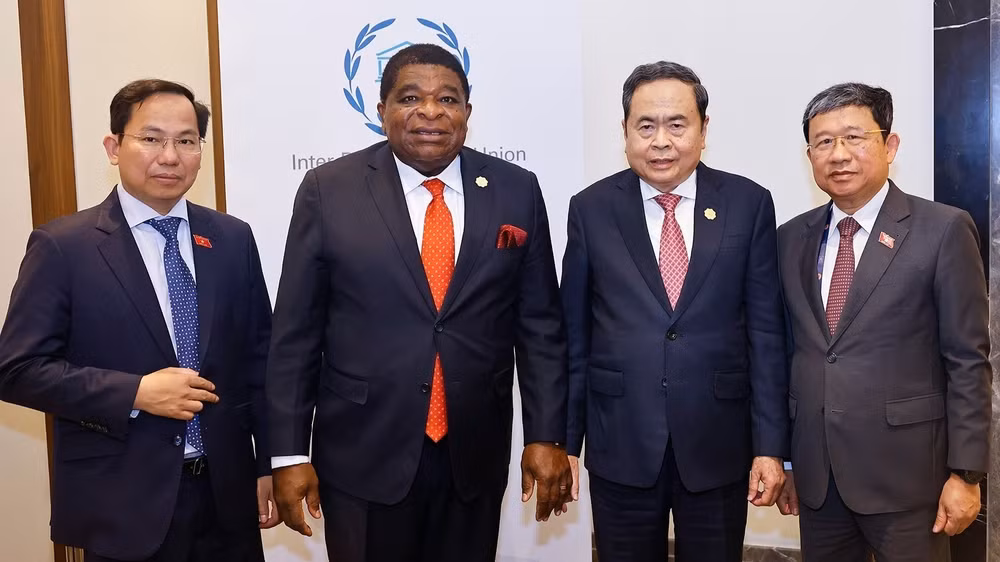 Chủ tịch Quốc hội Trần Thanh Mẫn gặp Tổng Thư ký IPU Martin Chungong. (Ảnh: TTXVN)
