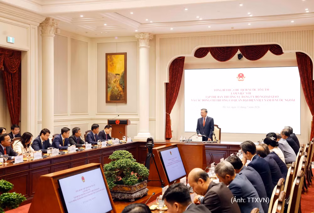 vna-potal-tong-bi-thu-chu-tich-nuoc-to-lam-chu-tri-buoi-lam-viec-voi-tap-the-ban-thuong-vu-dang-uy-bo-ngoai-giao-va-cac-dong-chi-truong-doan-co-quan-d-8926079-7384-1696.jpg