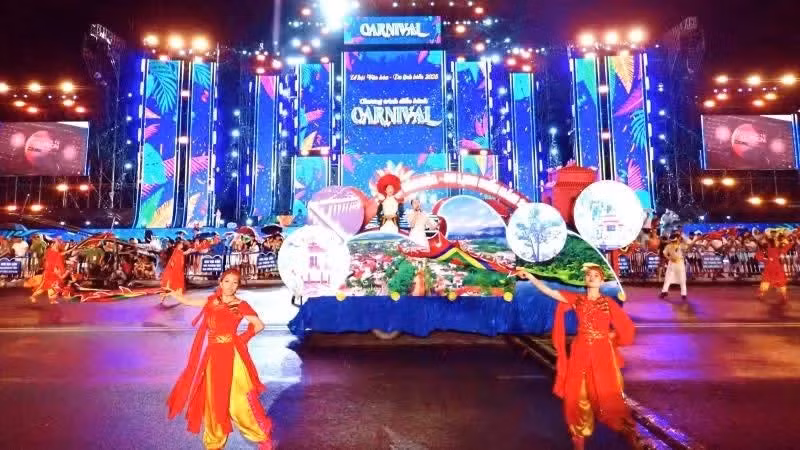 Lễ hội Festival Biển tại Khánh Hòa. (Ảnh: VŨ TÂN, THANH HUY)