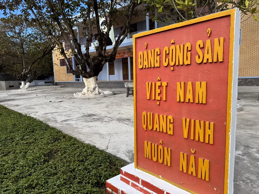 Tải vềQuân và dân Trường Sa một lòng sắt son, tin tưởng tuyệt đối vào sự lãnh đạo của Đảng. (Ảnh: TRUNG HƯNG)