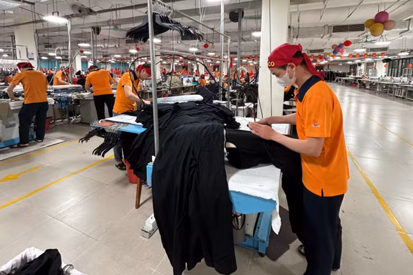 Dây chuyền may xuất khẩu của Công ty cổ phần may Hưng Yên, tỉnh Hưng Yên.